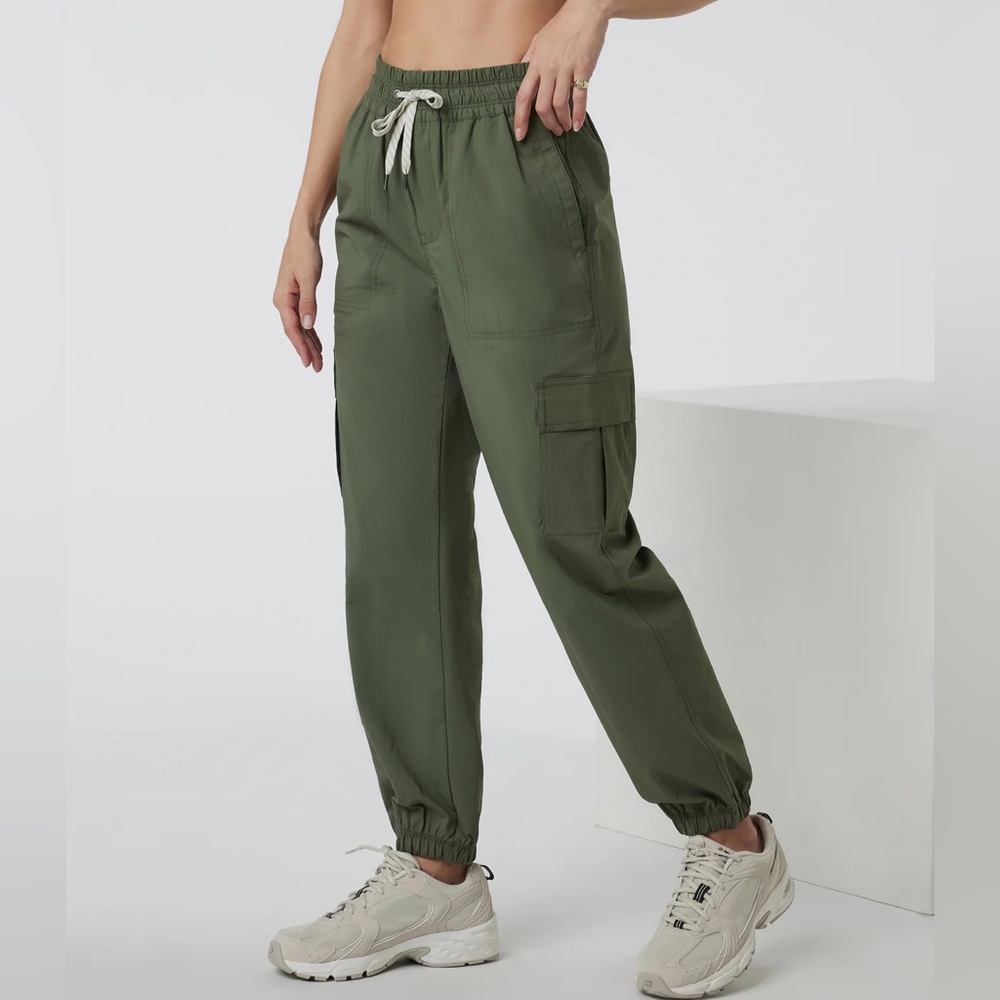 Vuori Womens Birch Jogger - Army